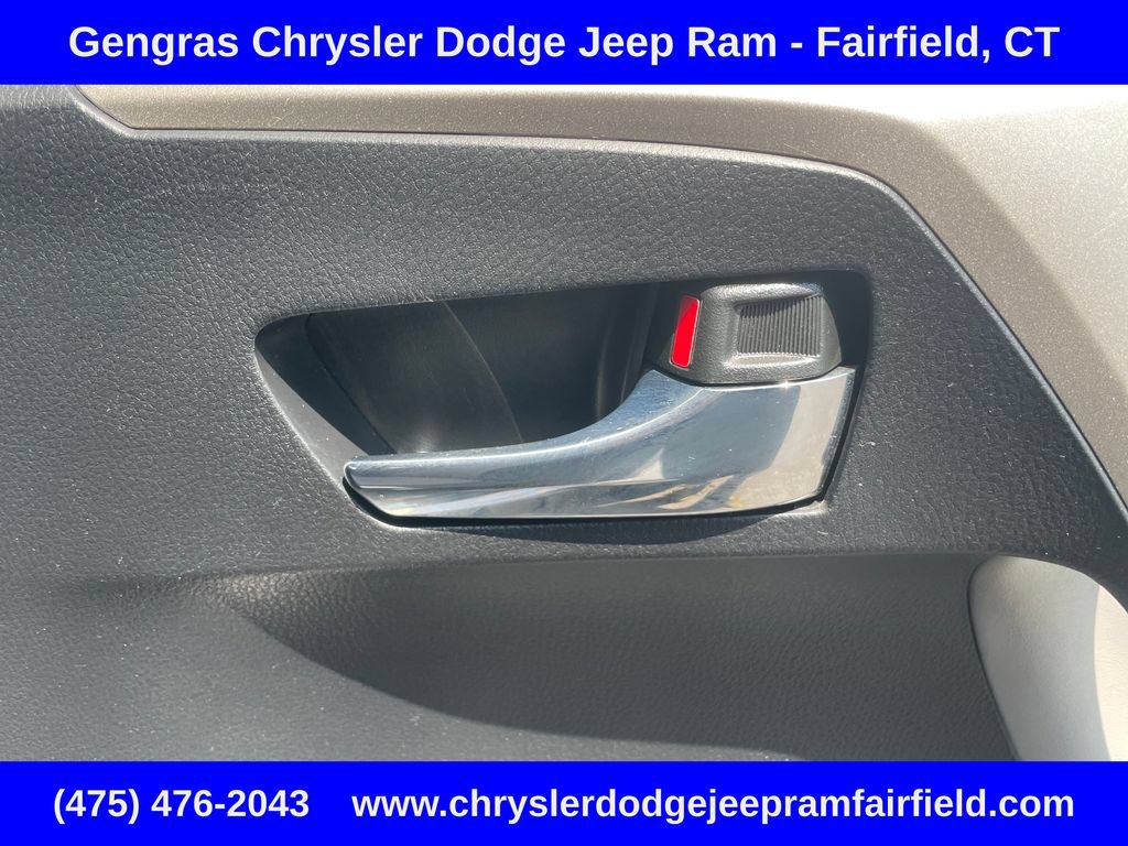 Used 2015 Toyota RAV4 Limited AWD/4WD image 23