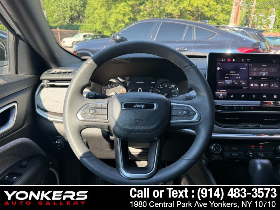 Used 2023 Jeep Compass Latitude w/ Sun and Sound Group AWD/4WD image 34