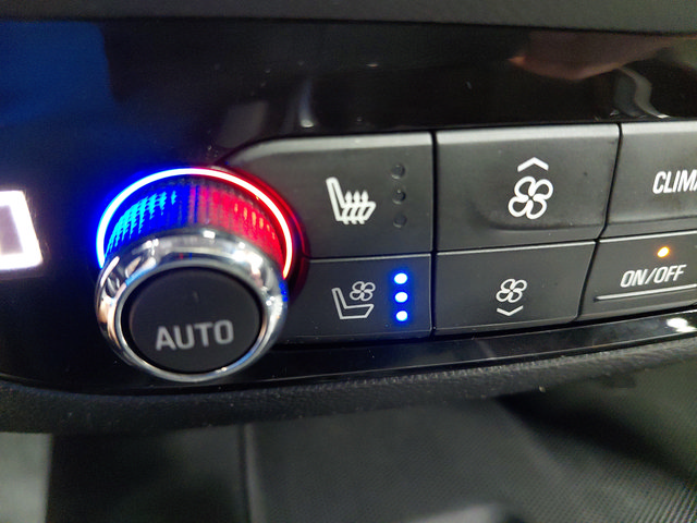 Used 2020 Buick Enclave Avenir w/ Avenir Technology Package AWD/4WD image 38