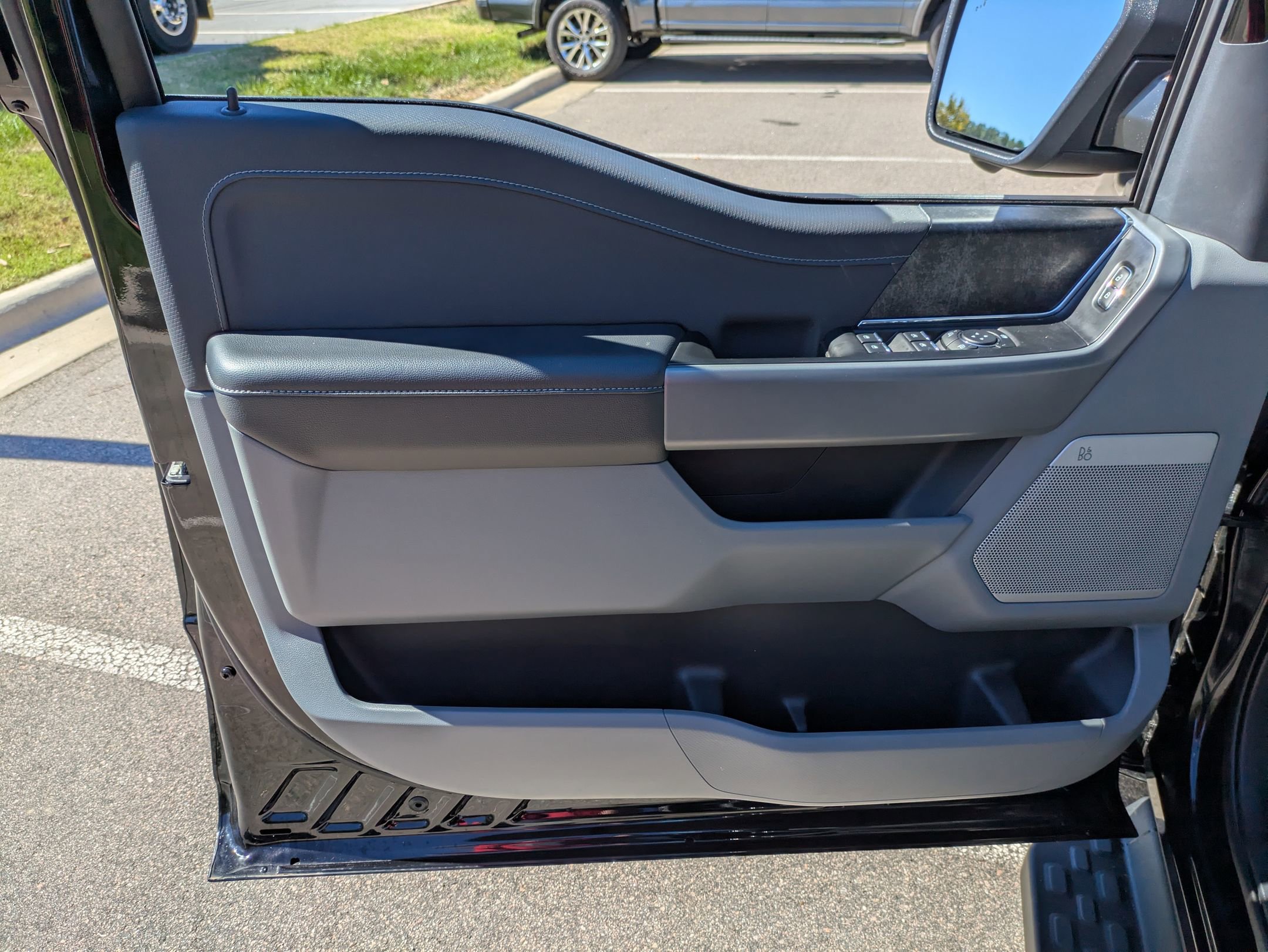 Certified 2025 Ford F150 Lightning Flash w/ Max Trailer Tow Package image 17