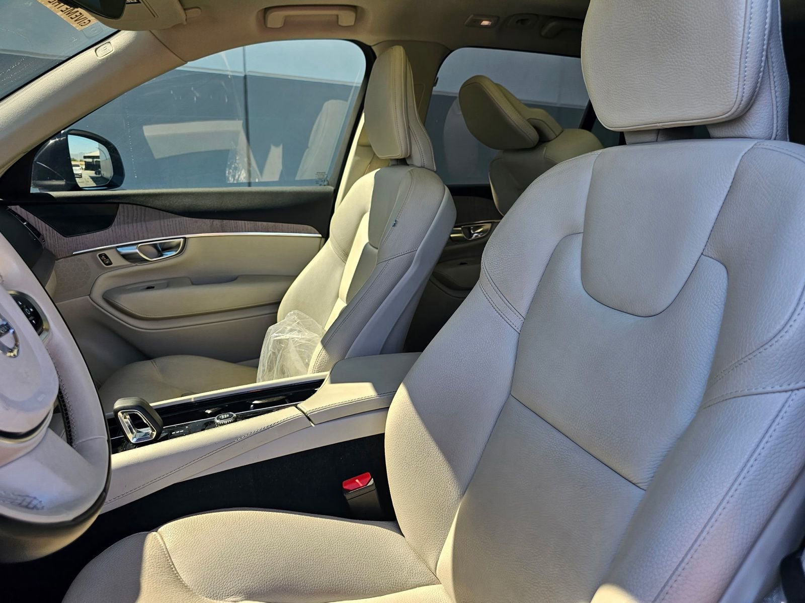 Used 2023 Volvo XC90 B6 Plus image 6