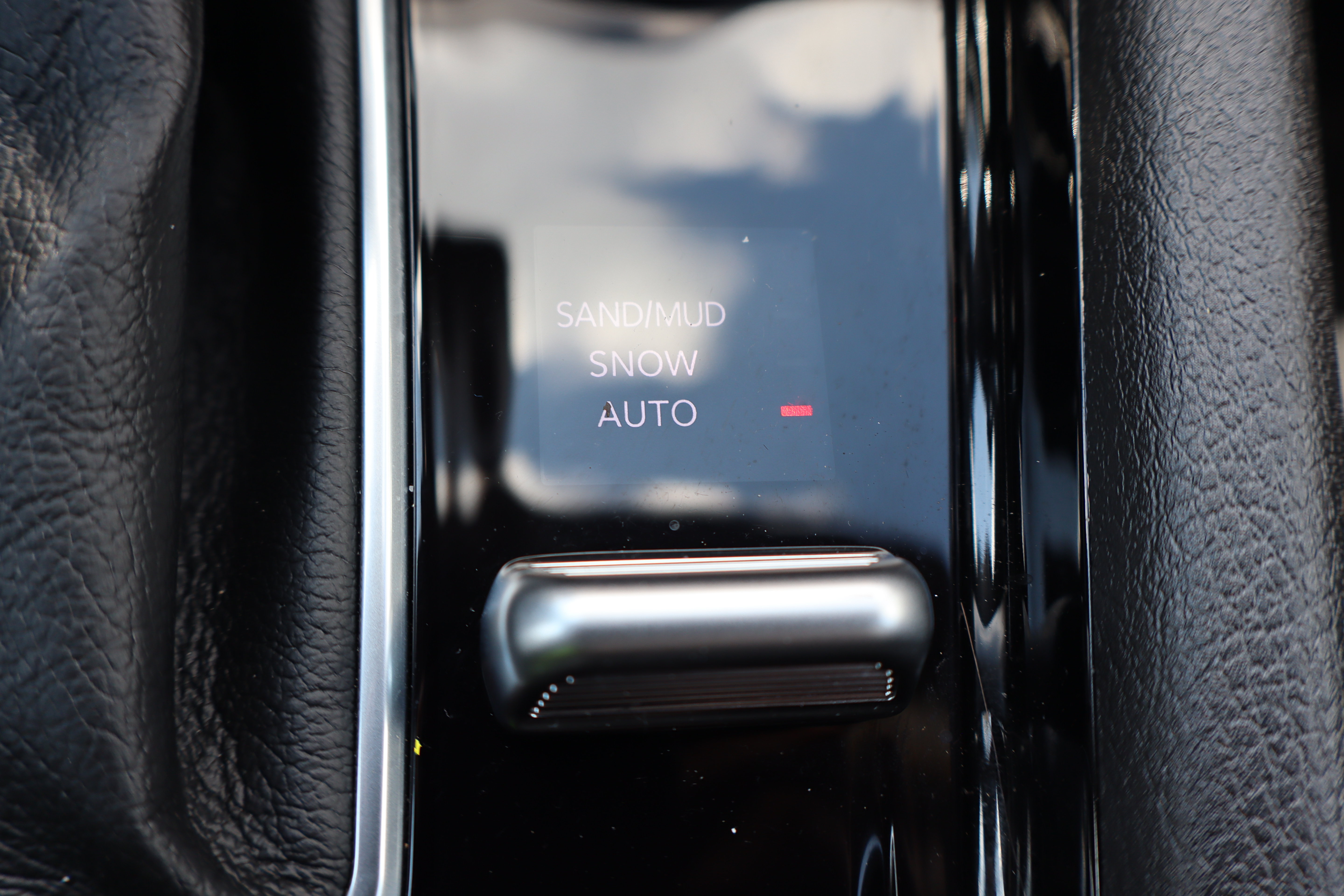 Used 2025 Jeep Compass Limited w/ Elite Group AWD/4WD image 25