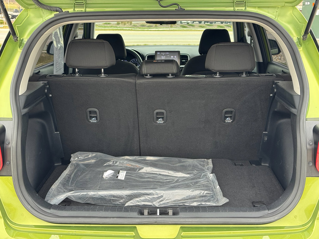 Used 2022 Hyundai Venue SEL w/ Cargo Package image 11