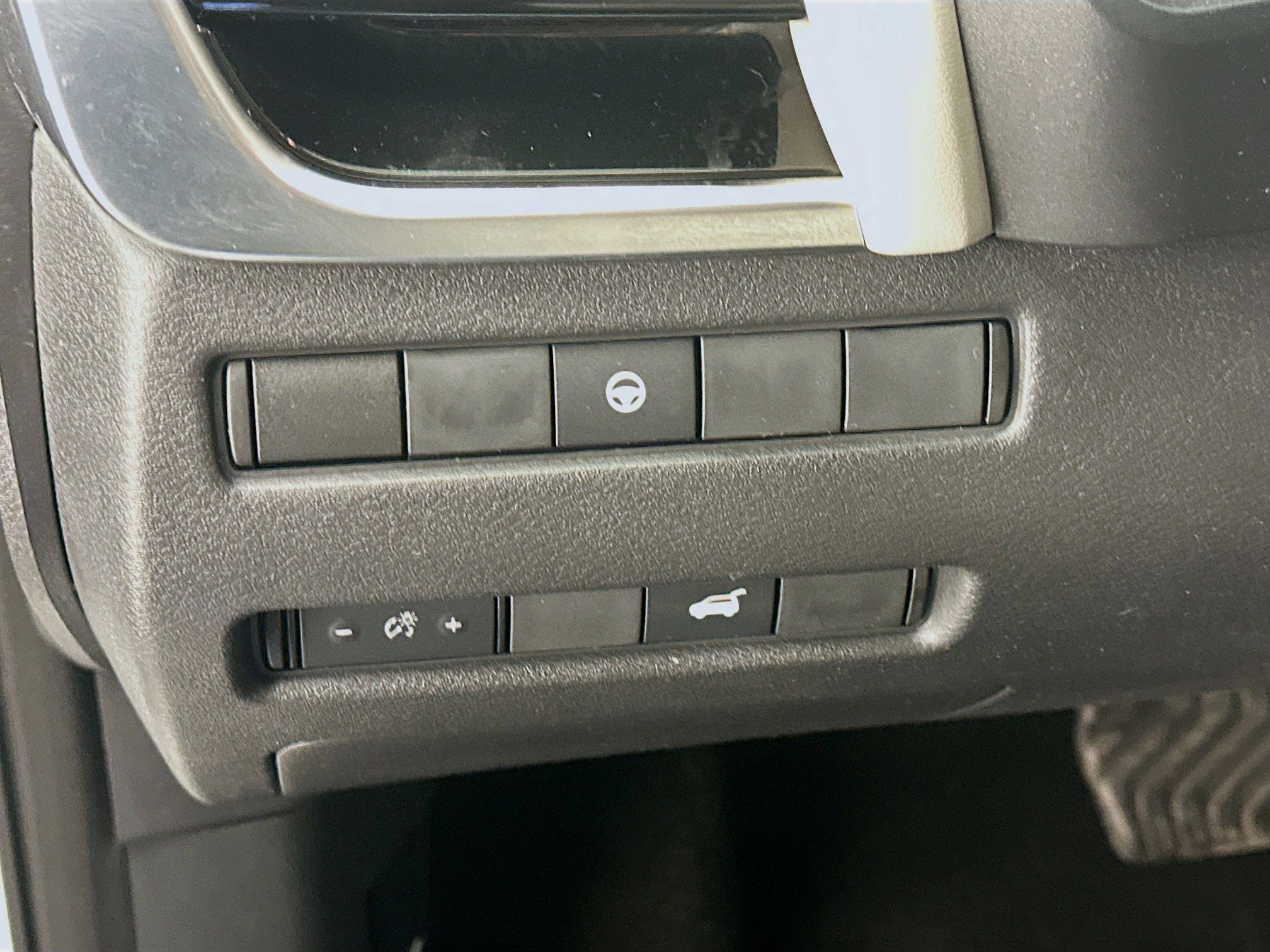 Used 2023 Nissan Rogue SL w/ SL Premium Package image 17