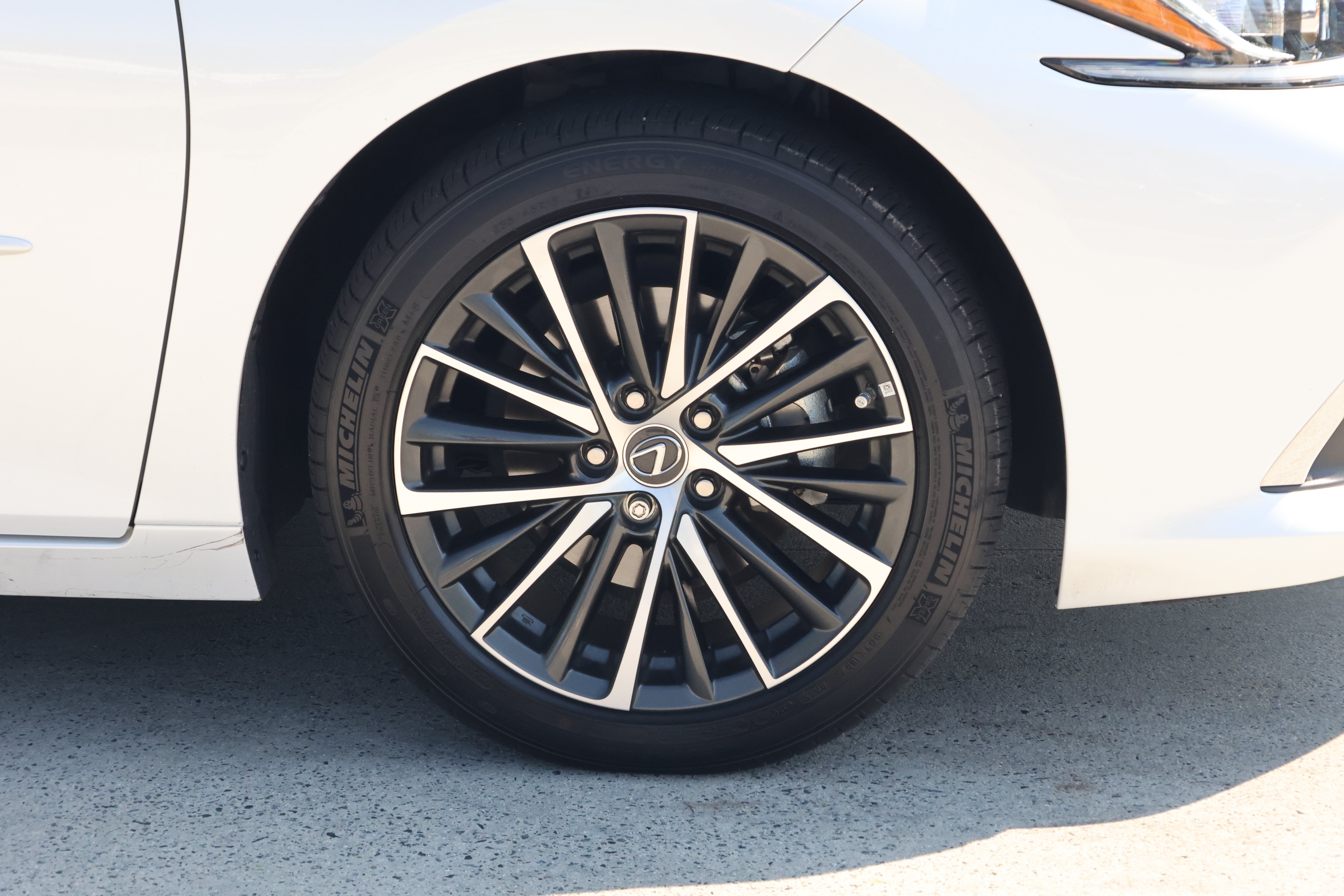 Certified 2025 Lexus ES 300h w/ Premium Package FWD image 11