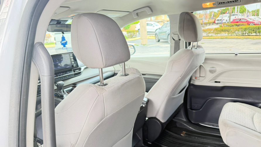 Used 2022 Toyota Sienna LE FWD image 18