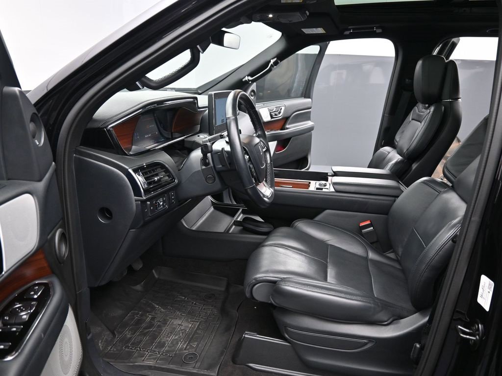 Used 2023 Lincoln Navigator L Reserve image 14