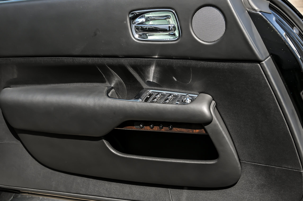 Used 2016 Rolls-Royce Dawn RWD image 20