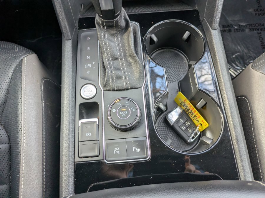 Used 2022 Volkswagen Atlas SEL Premium image 15