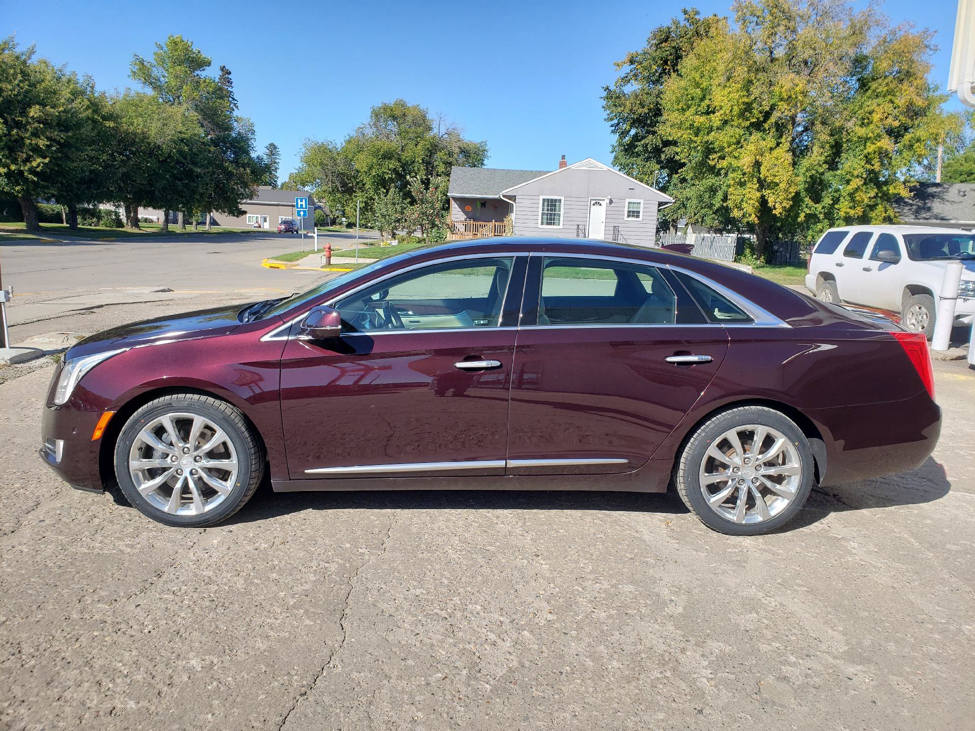 Used 2017 Cadillac XTS Premium Luxury FWD image 2