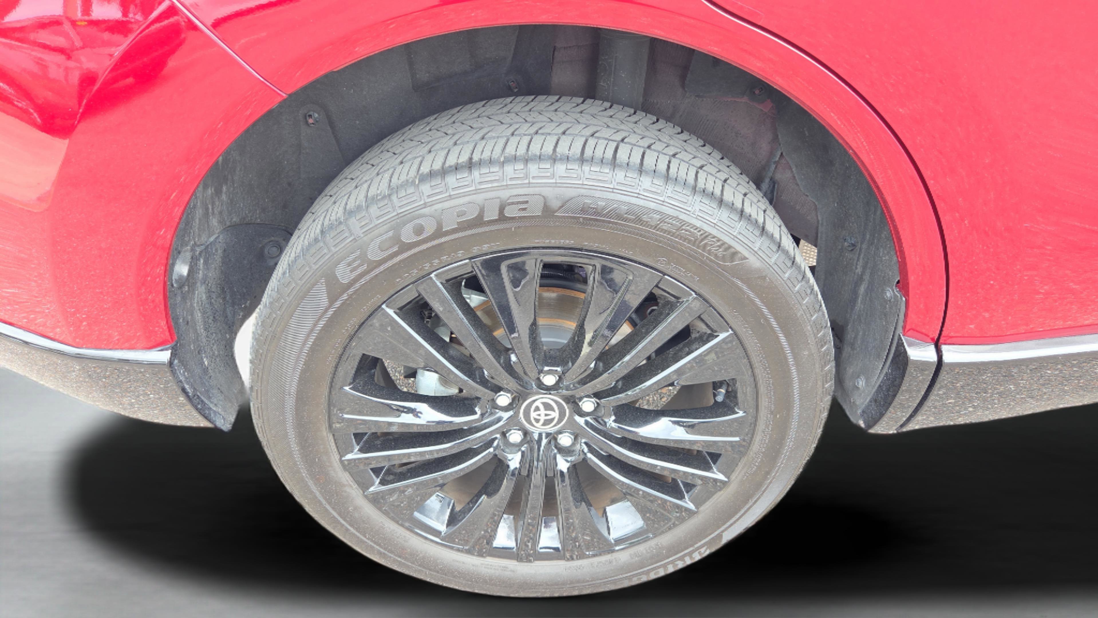 Certified 2024 Toyota Venza Nightshade image 33