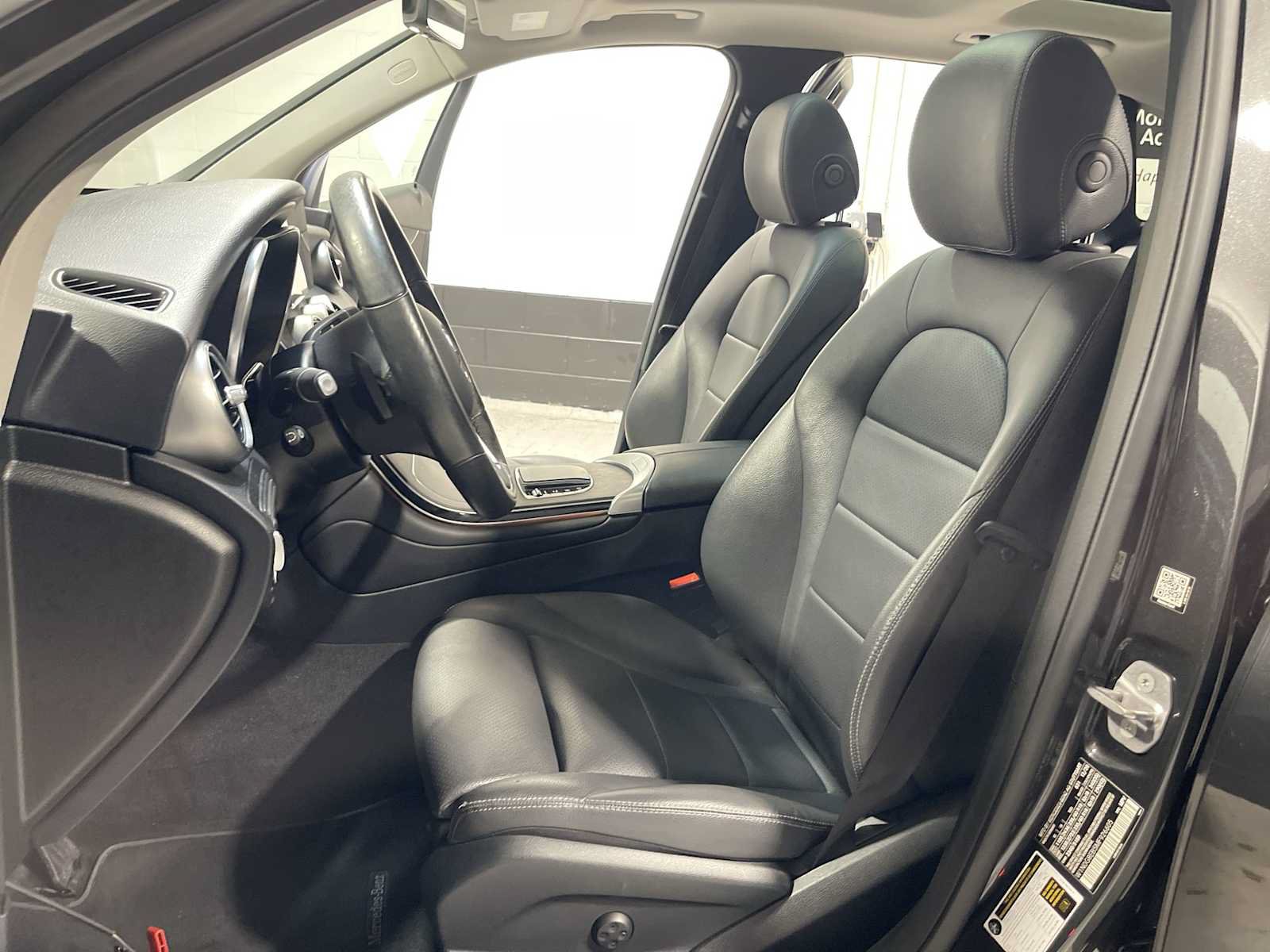 Used 2021 Mercedes-Benz GLC 300 4MATIC image 10