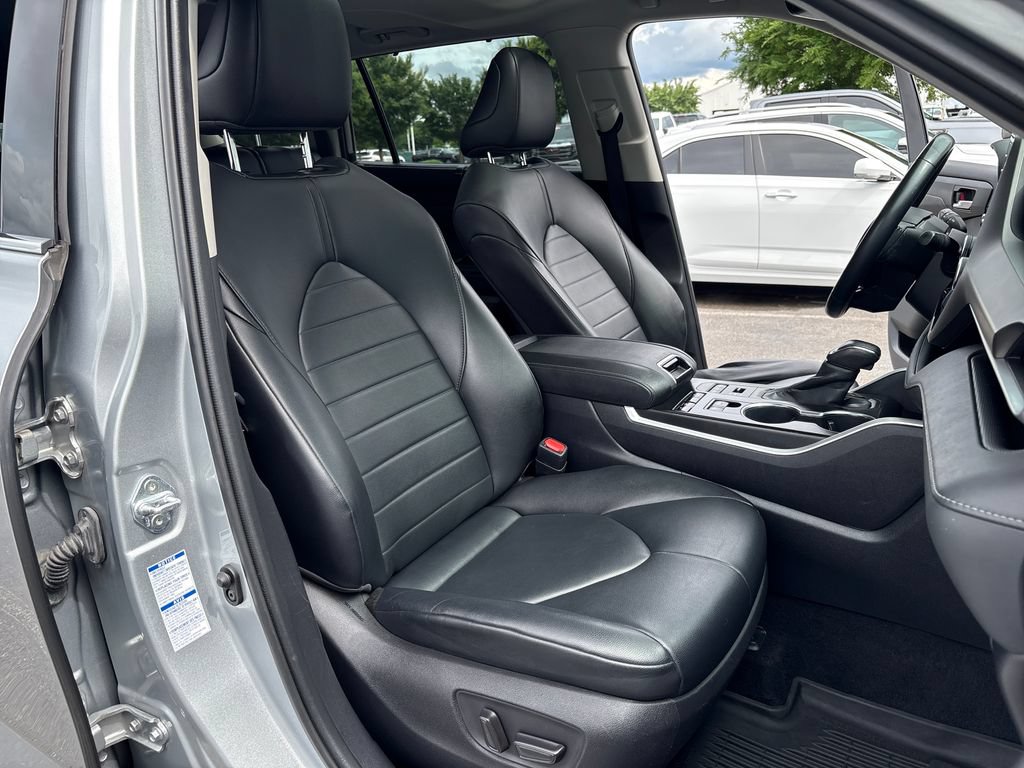 Used 2020 Toyota Highlander XLE AWD/4WD image 43