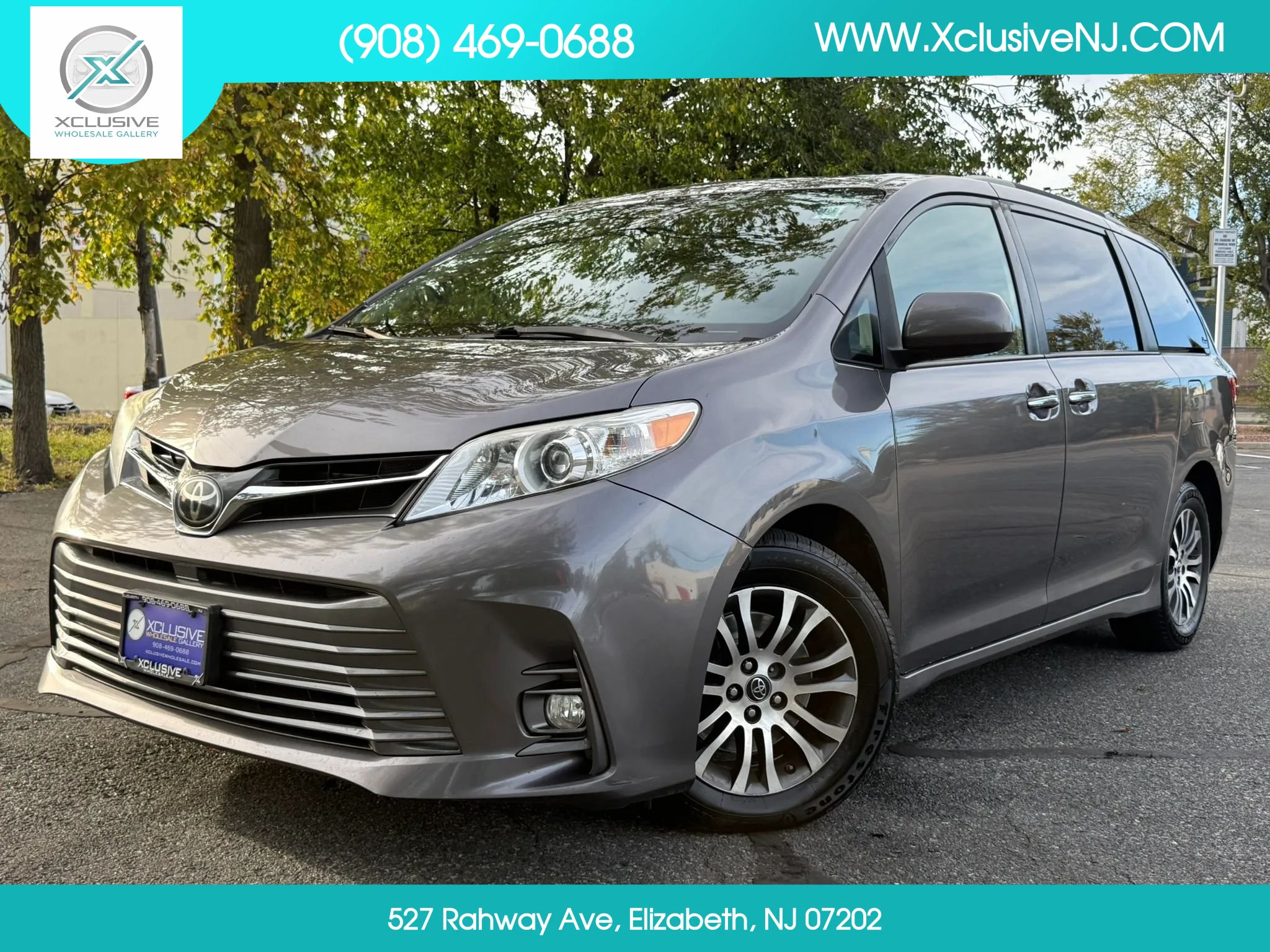 Used 2019 Toyota Sienna XLE Premium w/ Carpet Mat Package FWD image 1