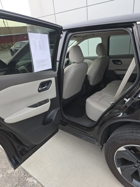 Used 2025 Nissan Rogue SV AWD/4WD image 19