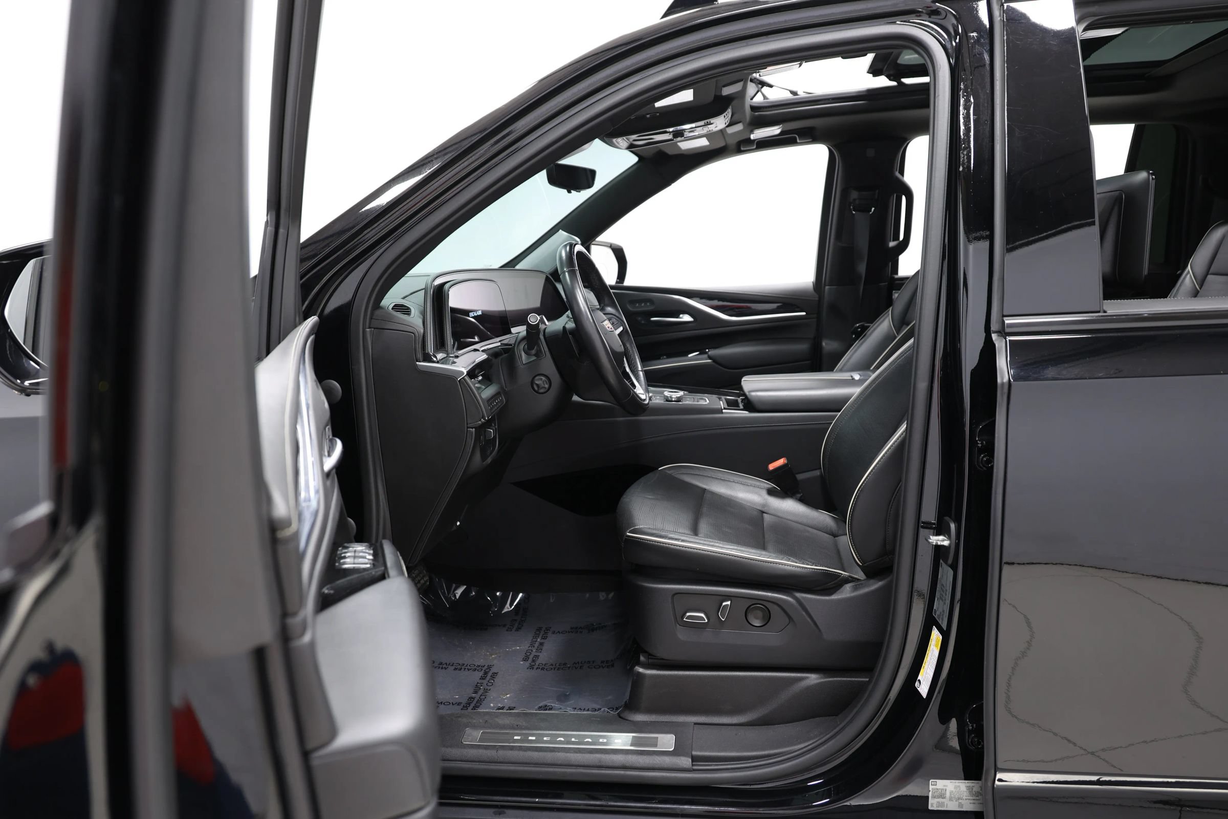 Used 2023 Cadillac Escalade ESV Sport w/ LPO, ONYX Package AWD/4WD image 15