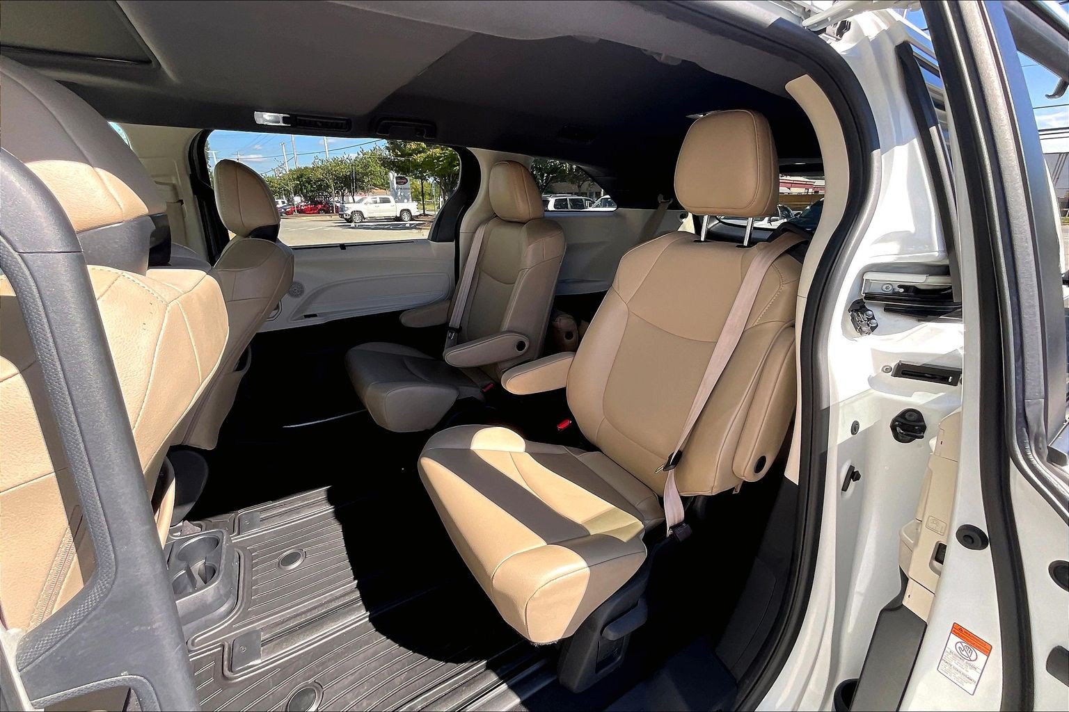 Used 2021 Toyota Sienna XLE w/ XLE Plus Package AWD/4WD image 31