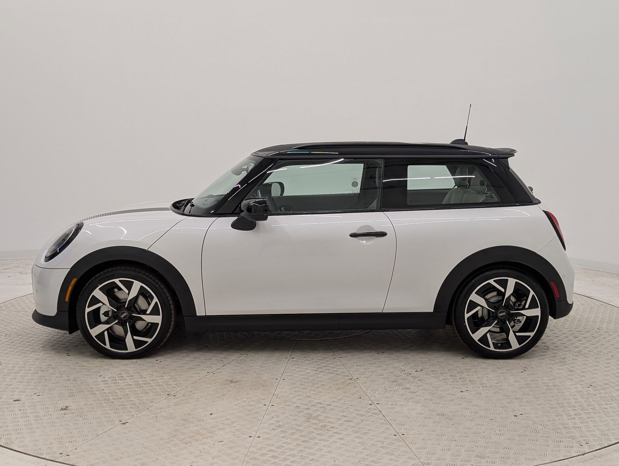 New 2026 MINI Cooper S image 2