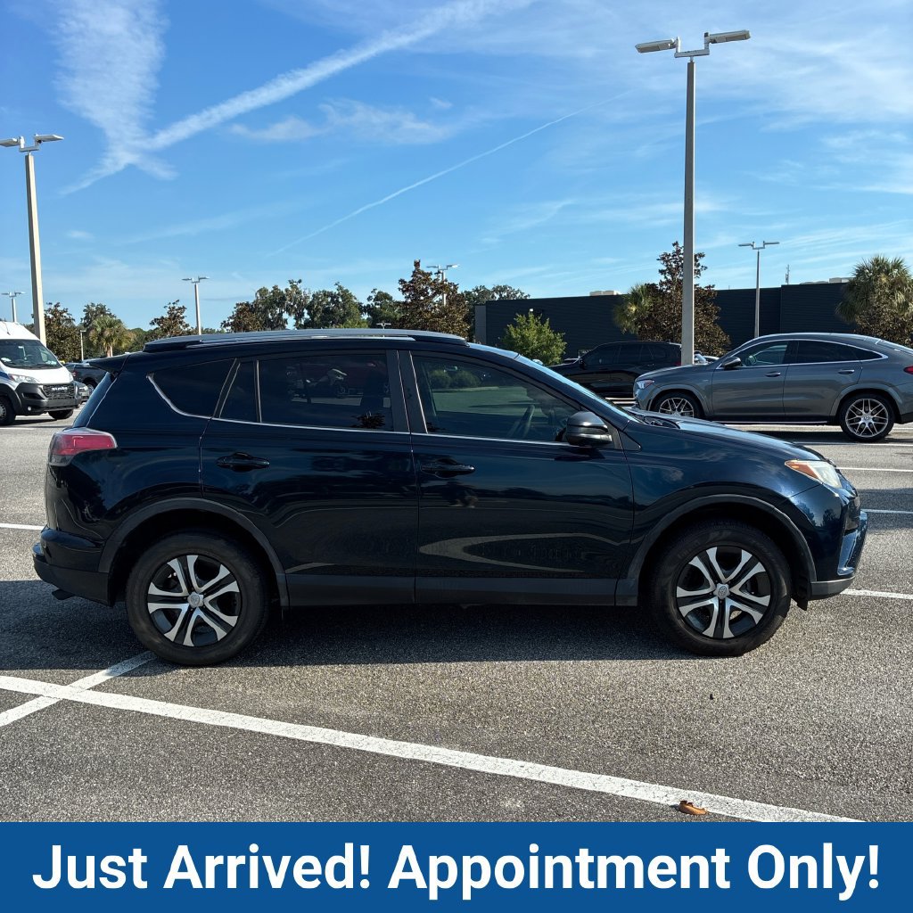 Used 2017 Toyota RAV4 LE FWD image 7