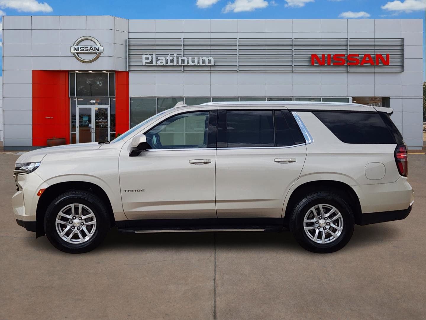 Used 2023 Chevrolet Tahoe LT image 3