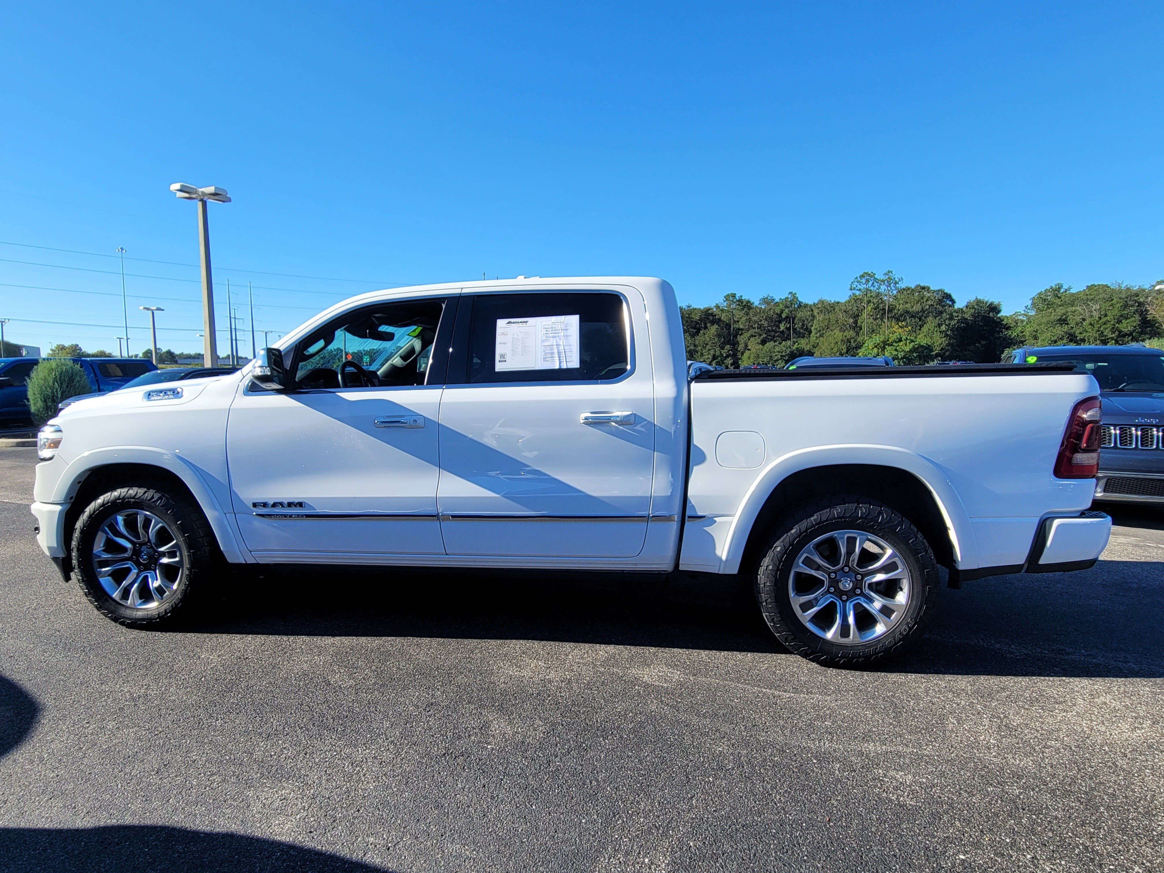 Used 2022 RAM 1500 Limited w/ Body Color Bumper Group AWD/4WD image 7