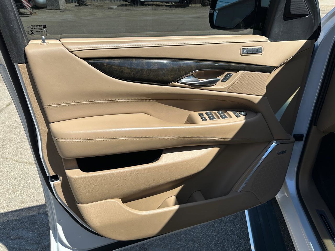 Used 2018 Cadillac Escalade Platinum AWD/4WD image 24