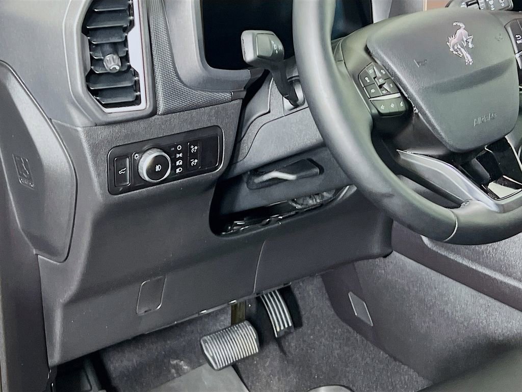 Used 2025 Ford Bronco Sport Outer Banks image 13