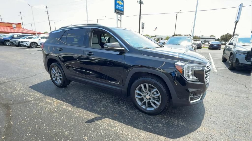 Used 2024 GMC Terrain SLT w/ Infotainment Package II AWD/4WD image 2
