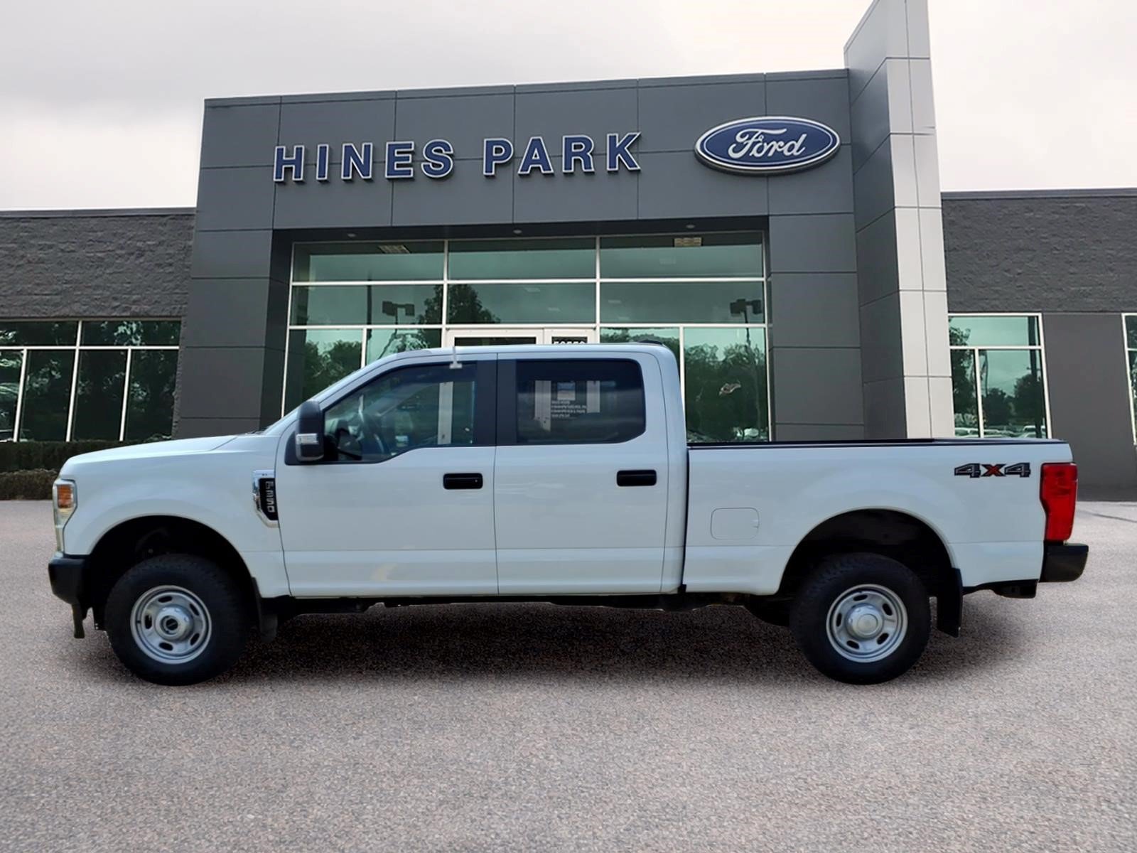 Used 2022 Ford F350 XL w/ Power Equipment Group AWD/4WD image 4