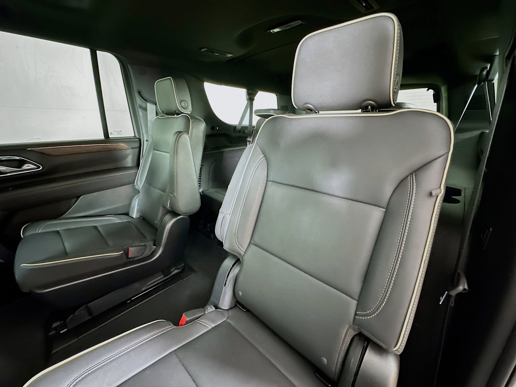 Used 2023 Chevrolet Suburban Premier image 25