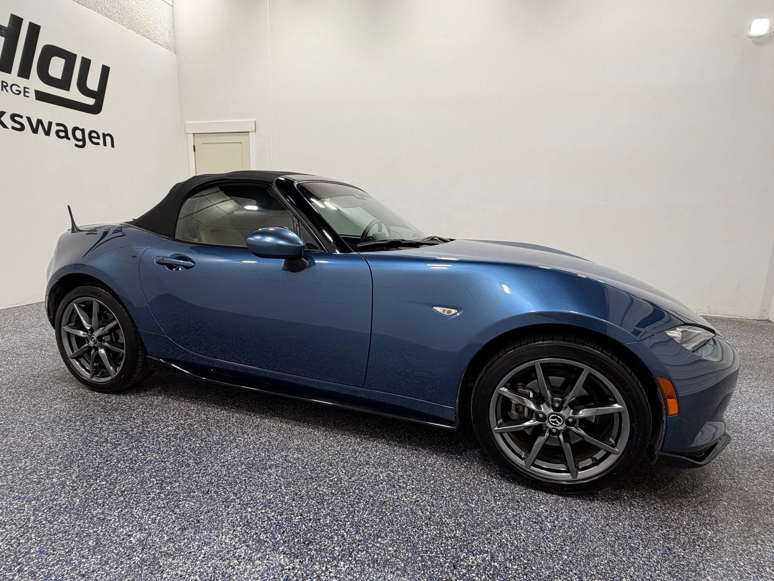 Used 2020 MAZDA MX-5 Miata Grand Touring w/ Appearance Package RWD image 8