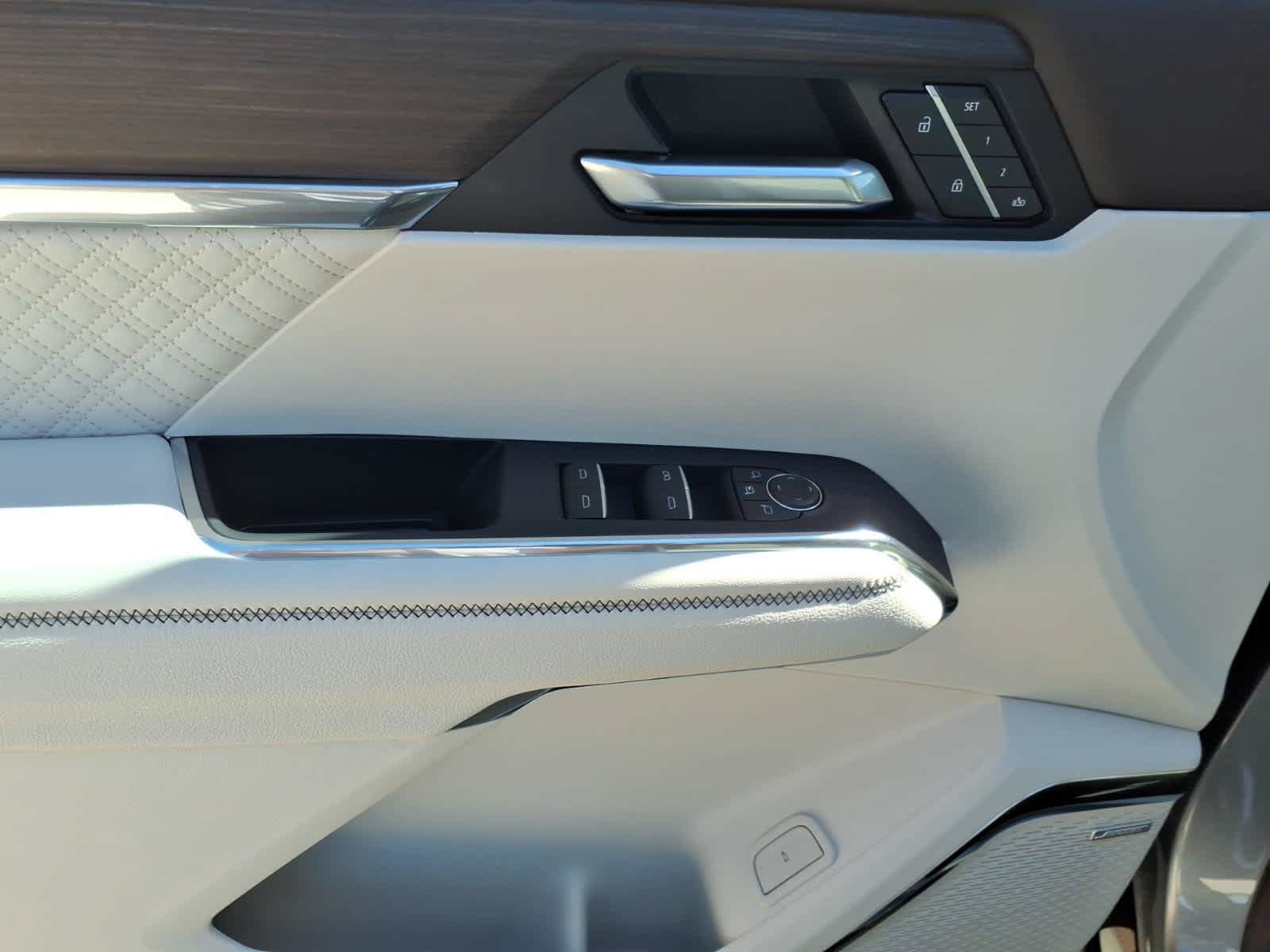New 2027 GMC Acadia Denali FWD image 3