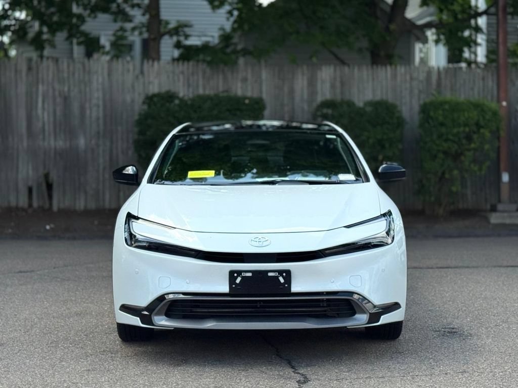 Used 2025 Toyota Prius XLE AWD/4WD image 9