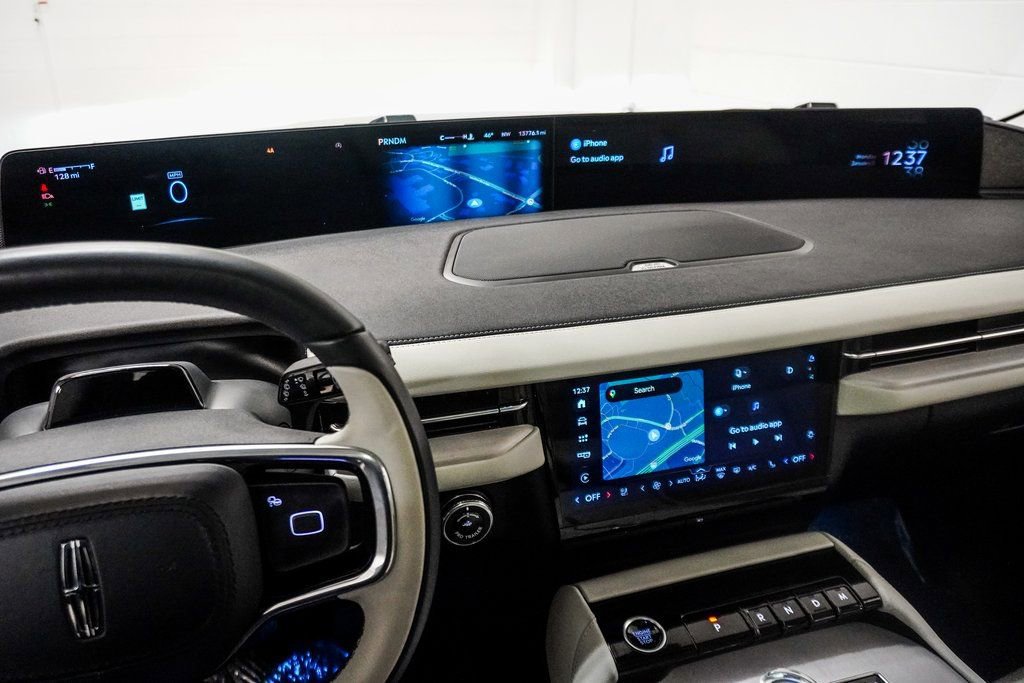 Used 2025 Lincoln Navigator L Reserve image 29