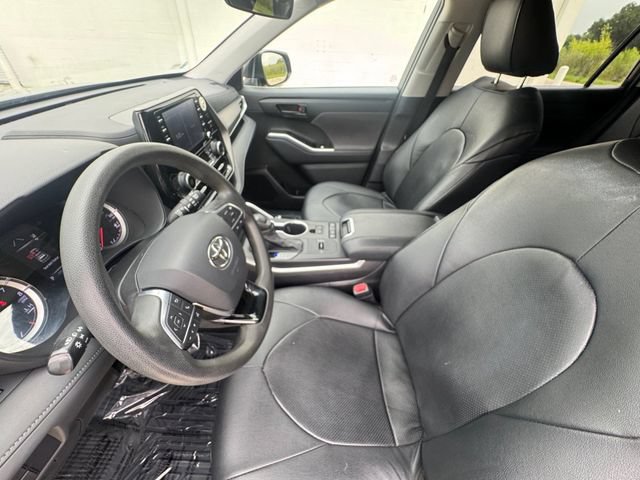Used 2021 Toyota Highlander L FWD image 28
