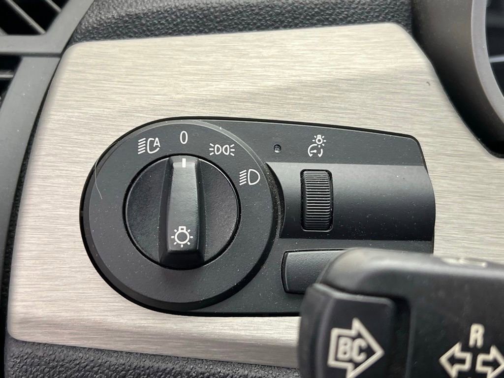 Used 2005 BMW Z4 3.0i RWD image 25