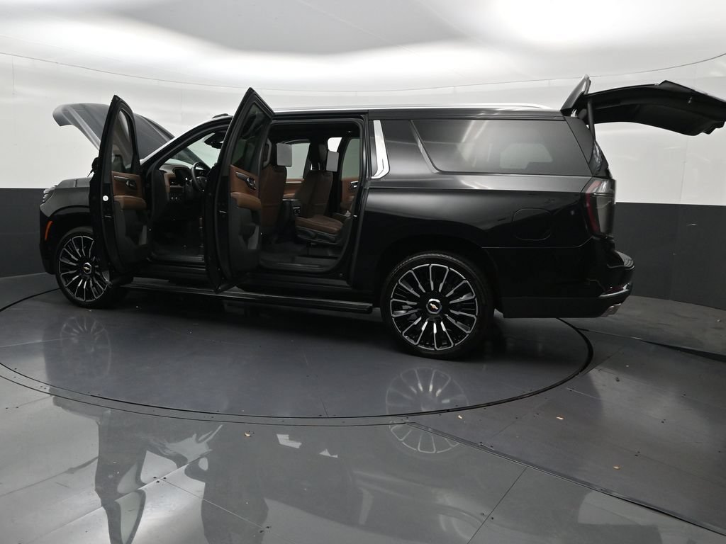 Used 2026 Chevrolet Suburban High Country AWD/4WD image 36