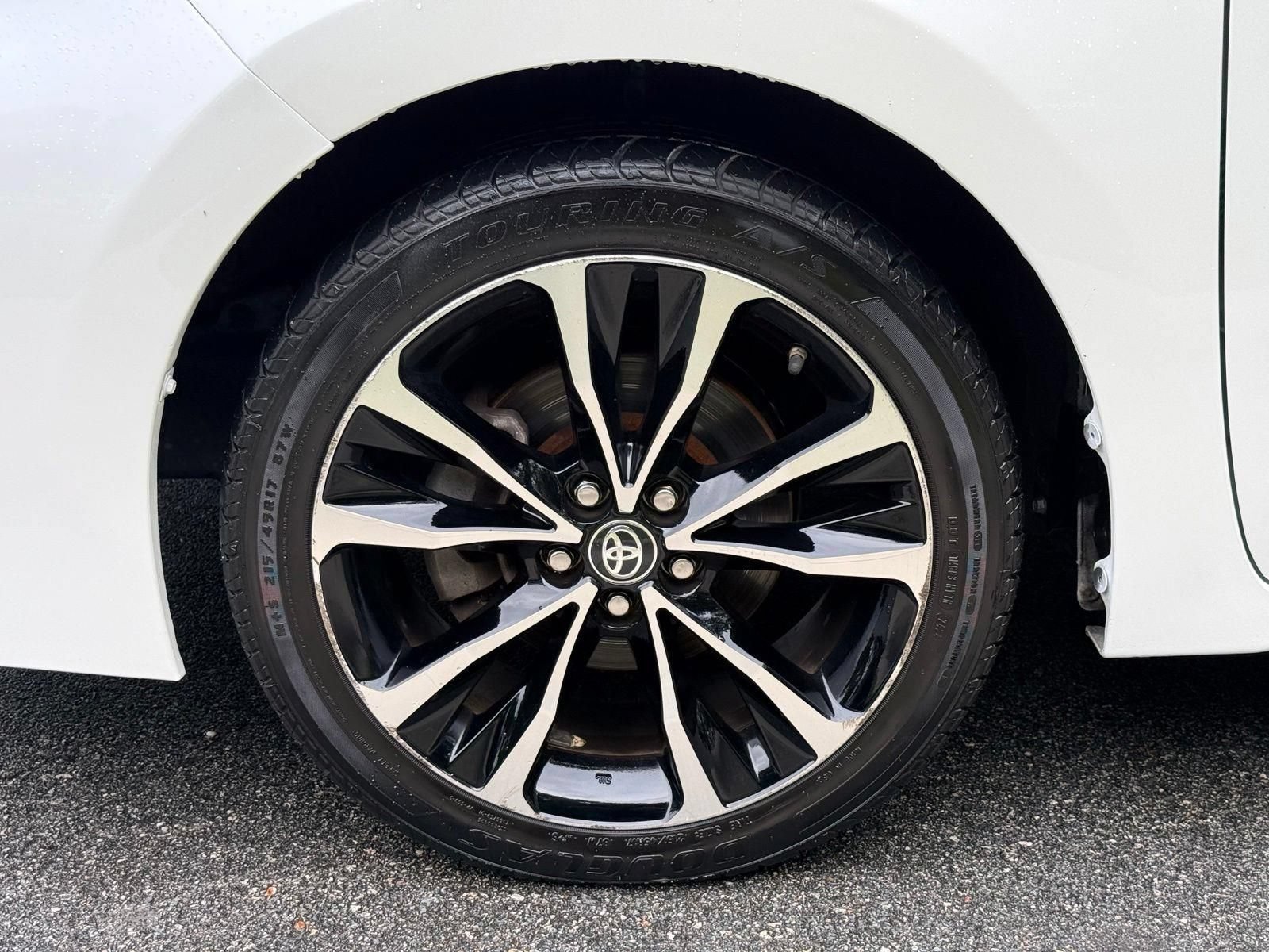 Used 2017 Toyota Corolla SE w/ SE Premium Package FWD image 16