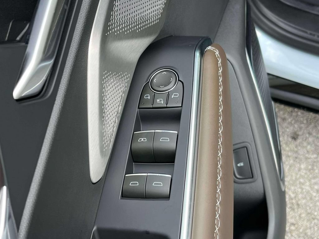 New 2027 GMC Acadia Denali Ultimate w/ LPO, Floor Liner Package AWD/4WD image 21