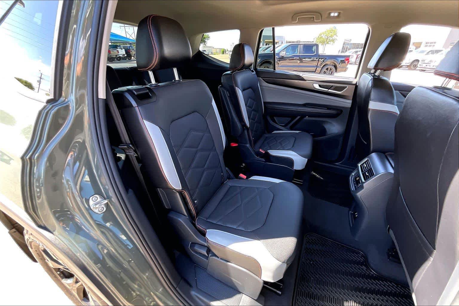 Used 2024 Volkswagen Atlas Peak Edition SEL AWD/4WD image 20