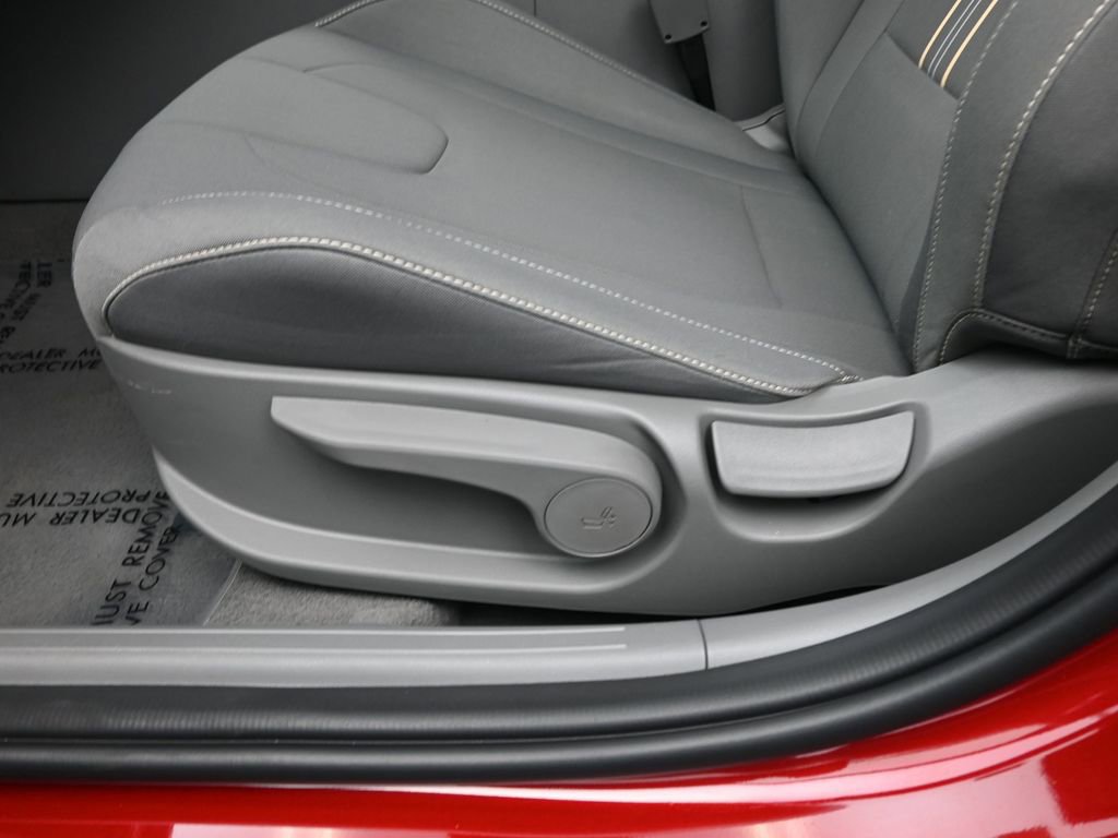 Certified 2025 Hyundai Elantra Sport image 20