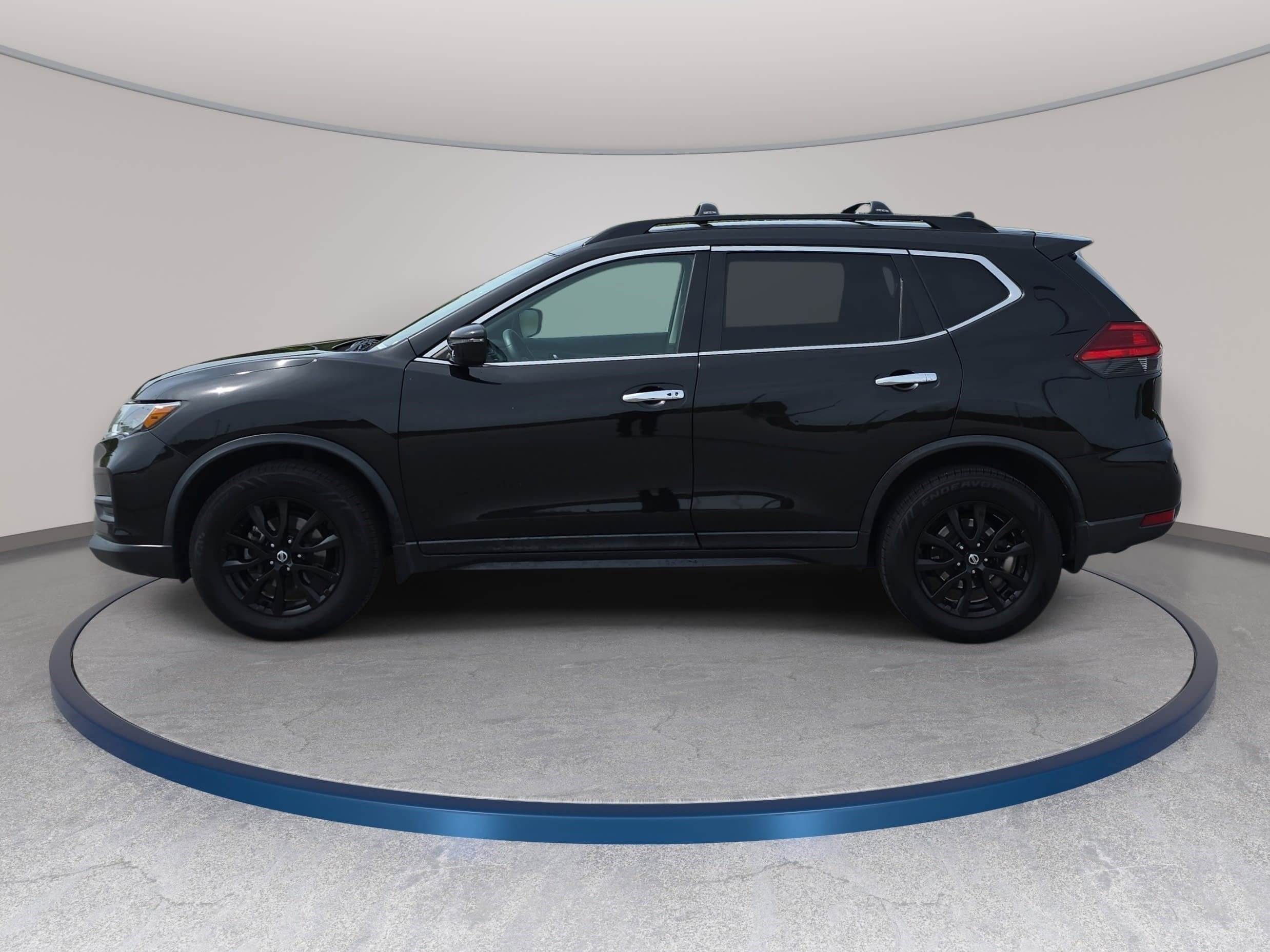 Used 2017 Nissan Rogue SV w/ Midnight Edition image 7