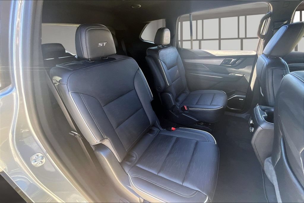 Used 2025 Buick Enclave Sport Touring FWD image 23