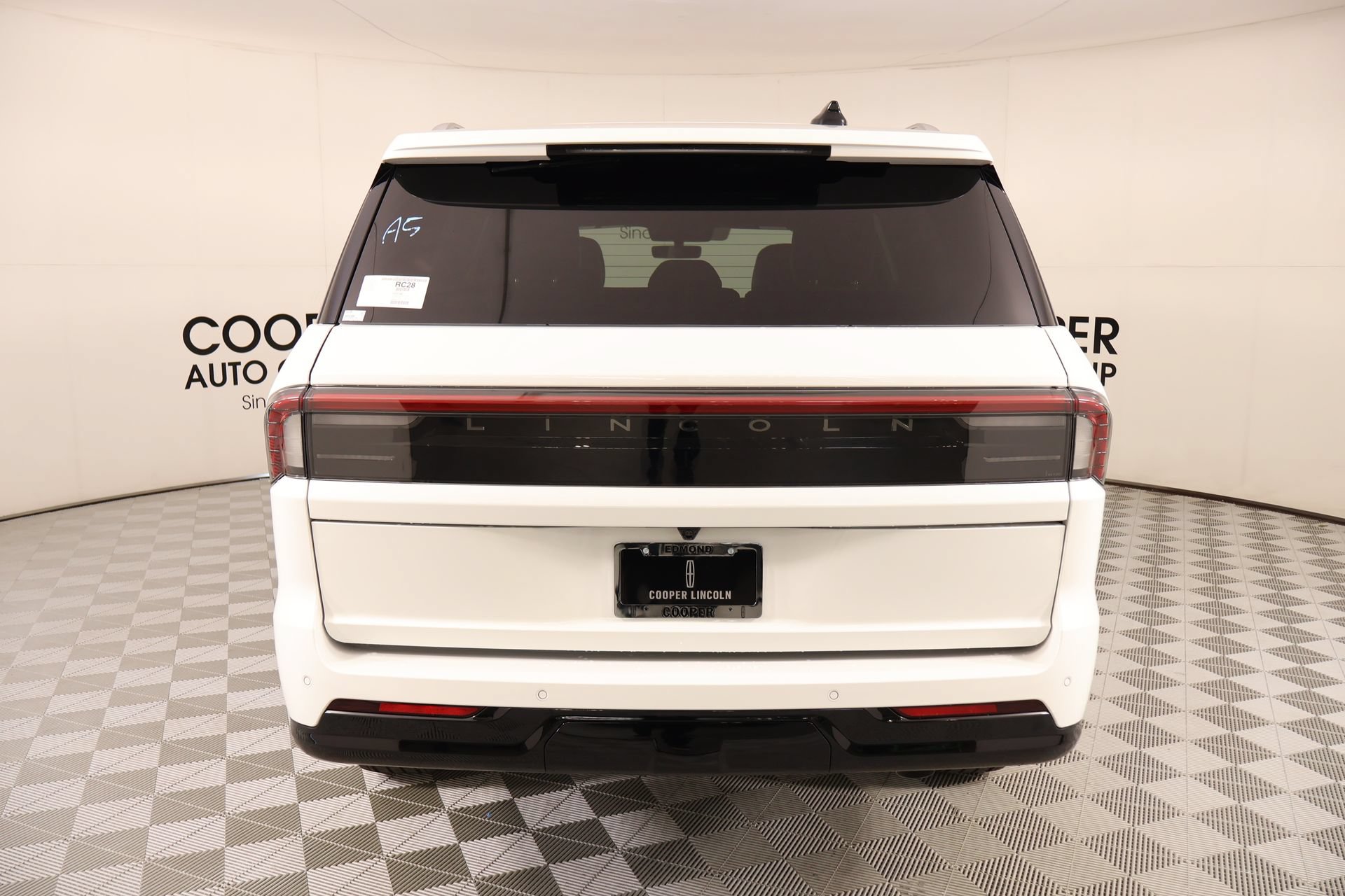 New 2027 Lincoln Navigator Reserve AWD/4WD image 23