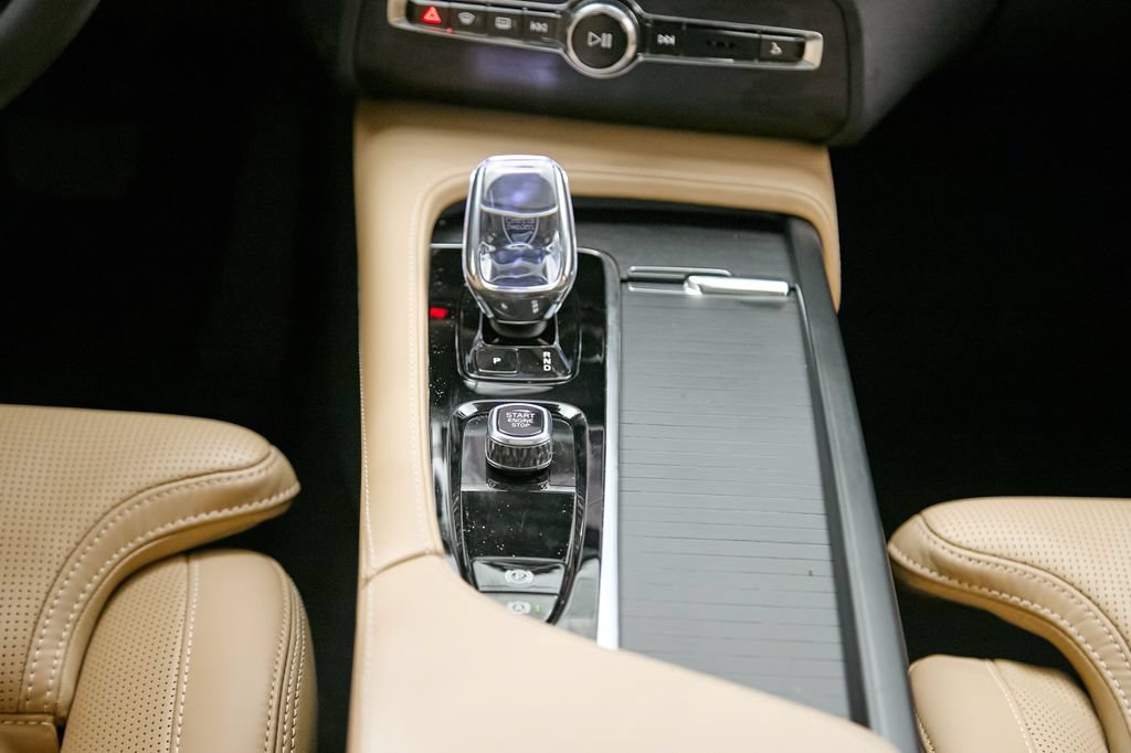 Used 2024 Volvo XC90 T8 Ultimate w/ Lounge Package AWD/4WD image 32
