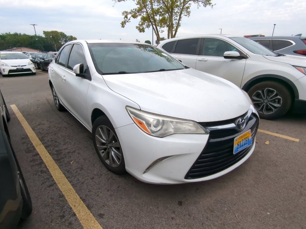 Used 2017 Toyota Camry XLE FWD image 3