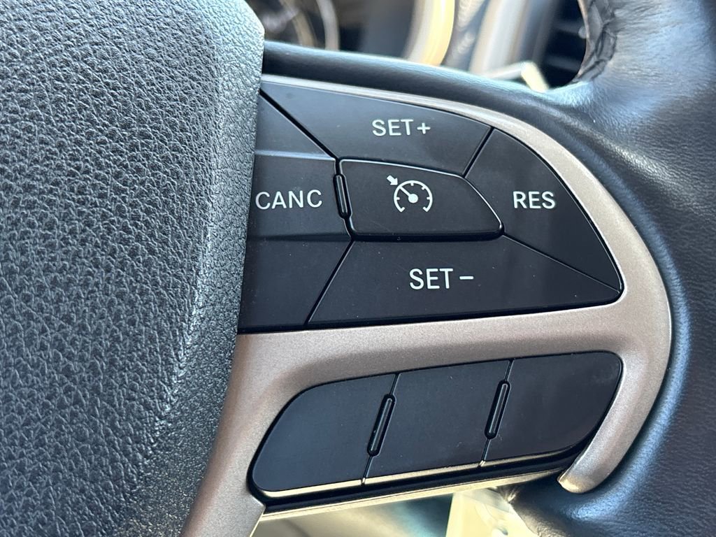 Used 2015 Jeep Cherokee Latitude w/ Cold Weather Group image 18