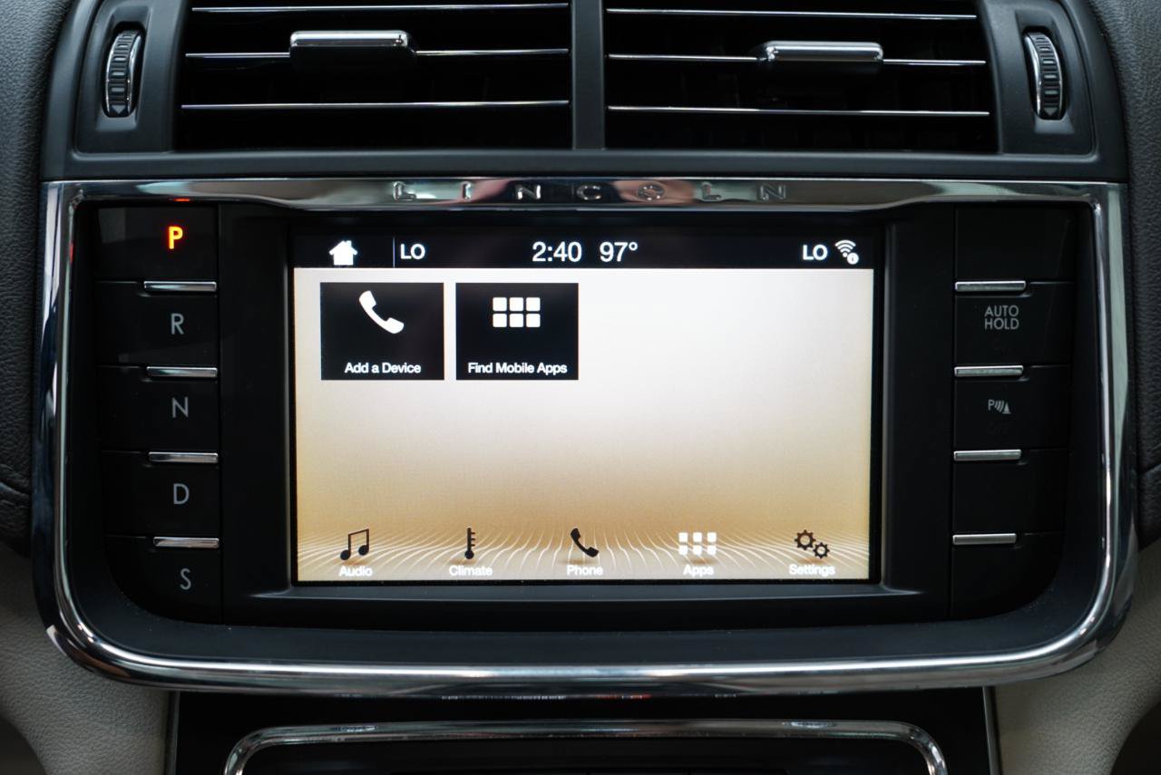 Used 2018 Lincoln Continental Select w/ Continental Climate Package FWD image 19