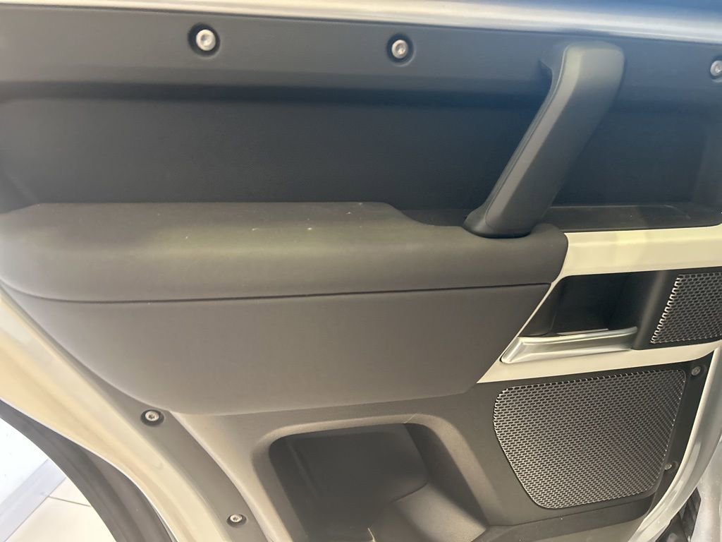 Used 2024 Land Rover Defender 110 S image 14