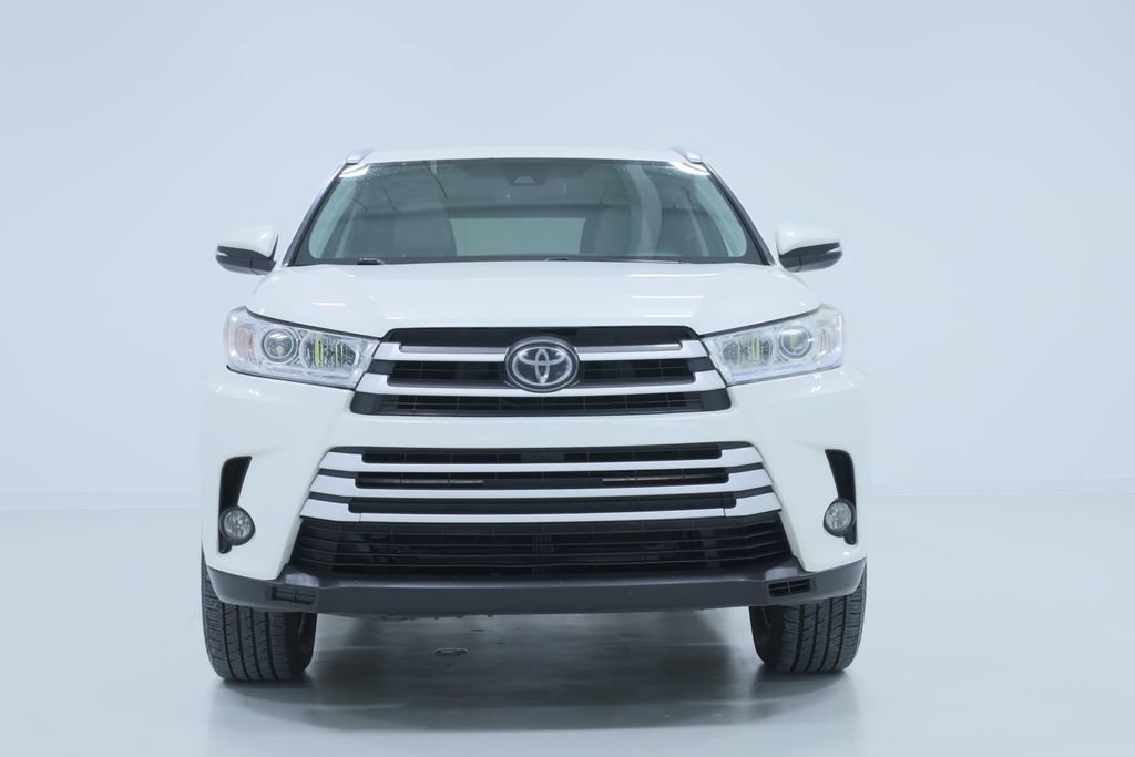 Used 2017 Toyota Highlander XLE image 2
